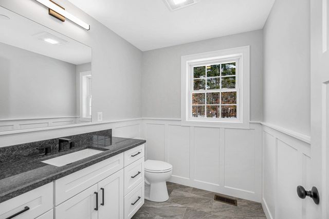 9 Cornstalk Lane, Pelham, NH 03076