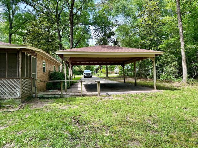 202 Spring Creek Loop, Livingston, TX 77351