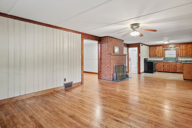 3 Cranberry Meadow Shore Road, Charlton, MA 01507
