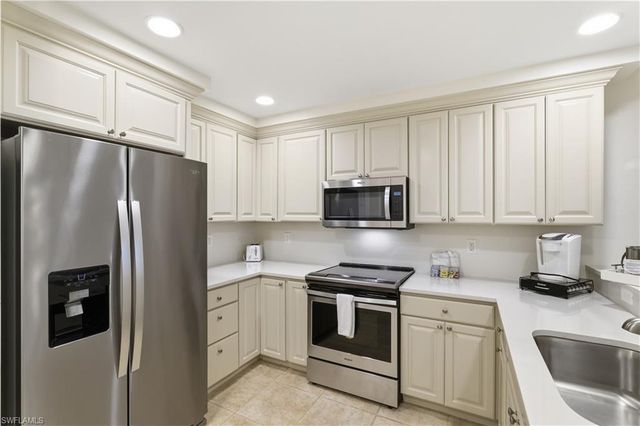 221 9th ST S # 123, Naples, FL 34102