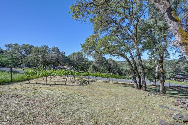5175 Thomas Dr, Auburn, CA 95602