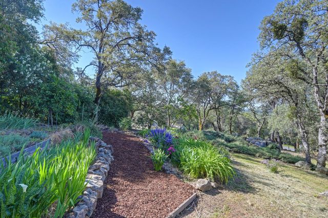 5175 Thomas Dr, Auburn, CA 95602