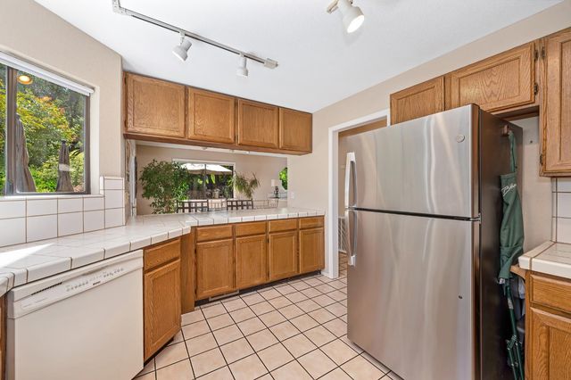 5175 Thomas Dr, Auburn, CA 95602