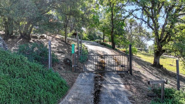 5175 Thomas Dr, Auburn, CA 95602