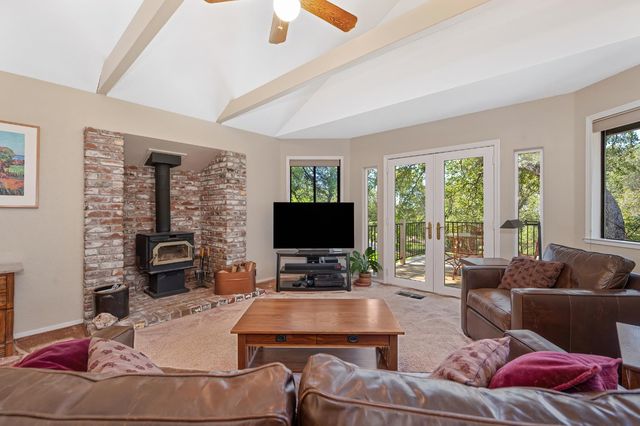 5175 Thomas Dr, Auburn, CA 95602