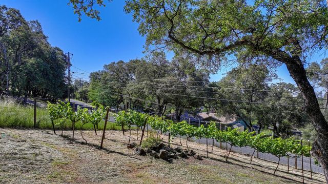 5175 Thomas Dr, Auburn, CA 95602