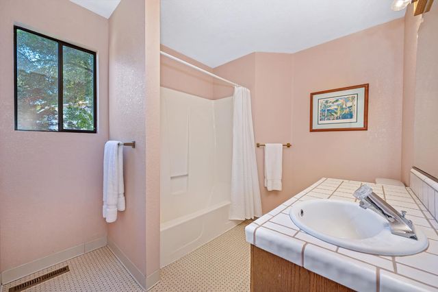 5175 Thomas Dr, Auburn, CA 95602