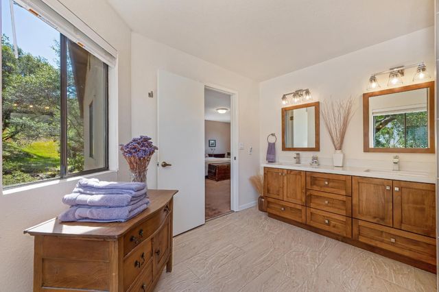 5175 Thomas Dr, Auburn, CA 95602