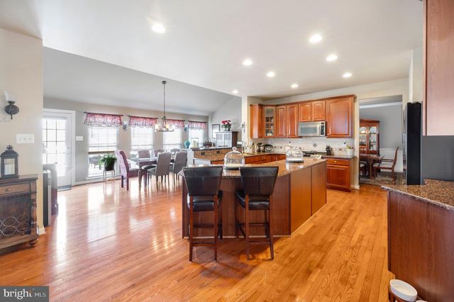 1034 RUNAWAY DR, Pennsburg, PA 18073