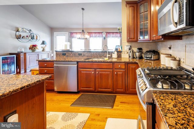 1034 RUNAWAY DR, Pennsburg, PA 18073