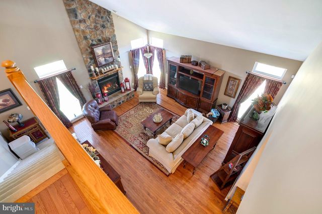 1034 RUNAWAY DR, Pennsburg, PA 18073