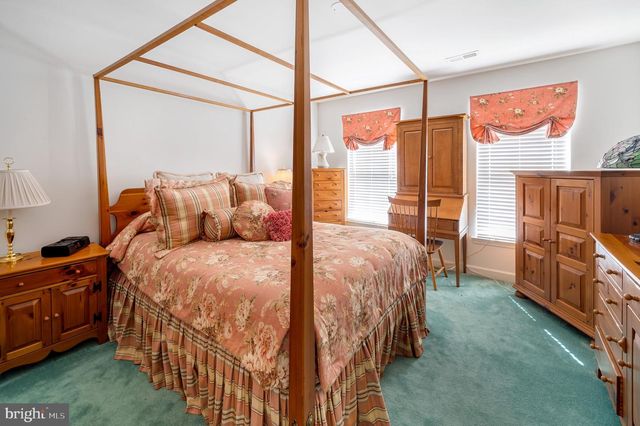 1034 RUNAWAY DR, Pennsburg, PA 18073