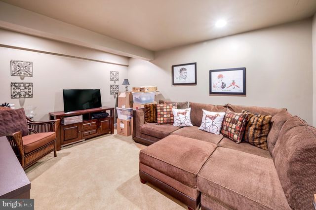 1034 RUNAWAY DR, Pennsburg, PA 18073