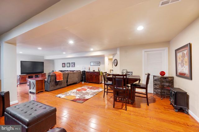 1034 RUNAWAY DR, Pennsburg, PA 18073