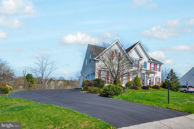 1034 RUNAWAY DR, Pennsburg, PA 18073