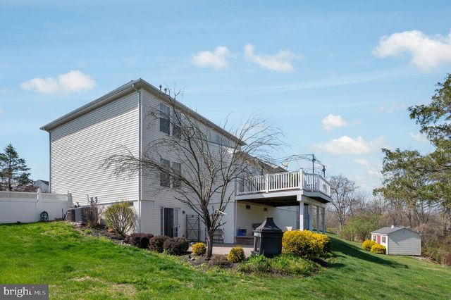 1034 RUNAWAY DR, Pennsburg, PA 18073