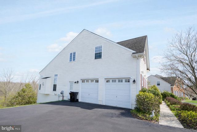 1034 RUNAWAY DR, Pennsburg, PA 18073