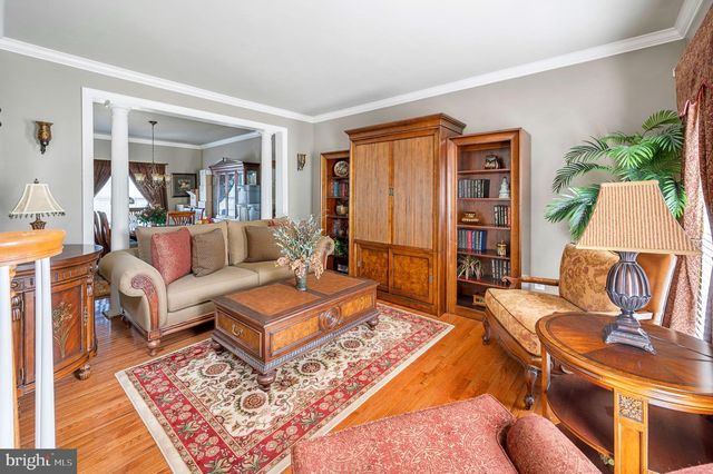 1034 RUNAWAY DR, Pennsburg, PA 18073