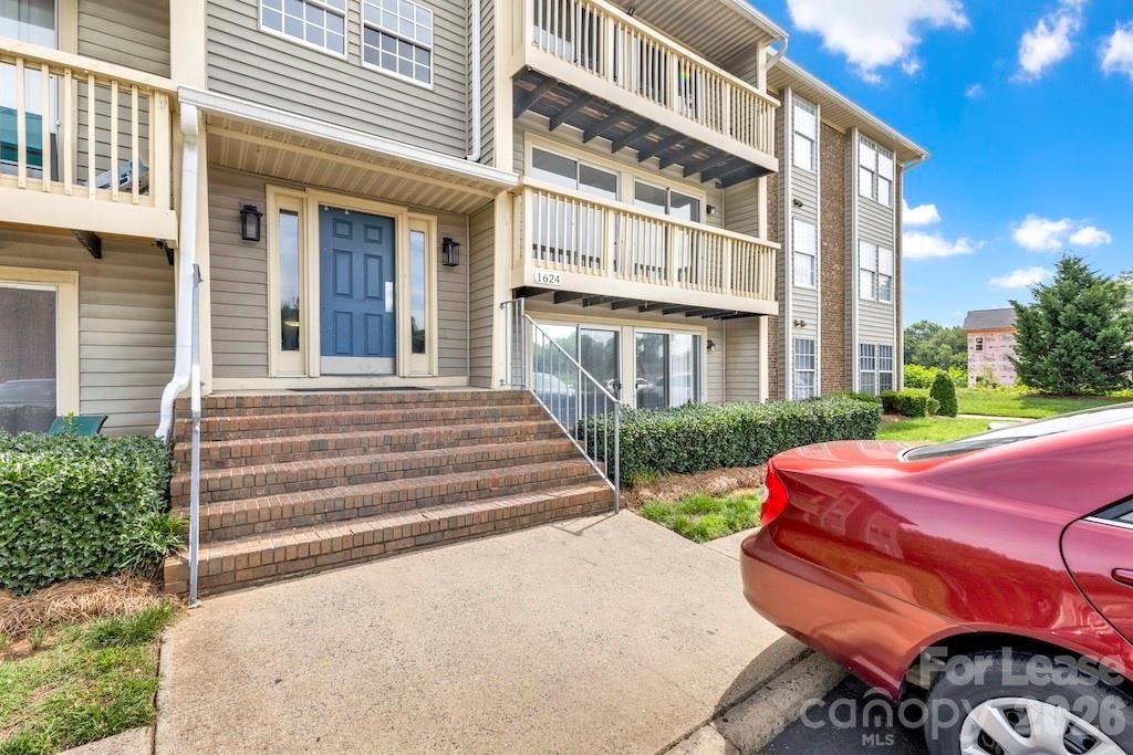 1624 Arlyn Circle H, Charlotte, NC 28213