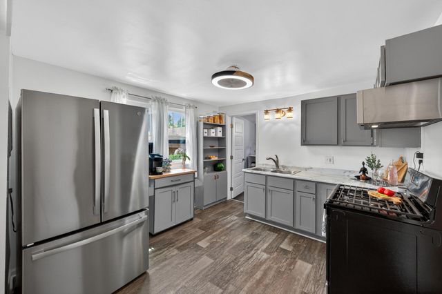 526 Summit Street NE, Columbia Heights, MN 55421