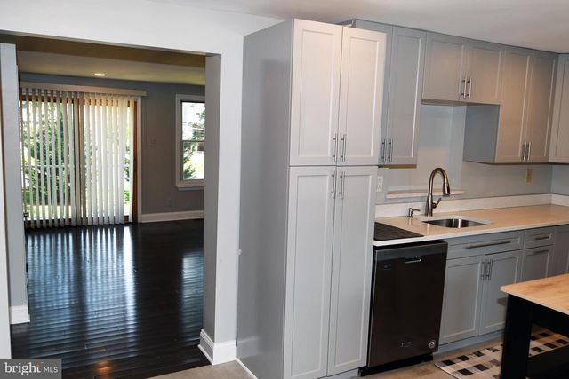 17 ABBOTT FARM CT, Hamilton, NJ 08610