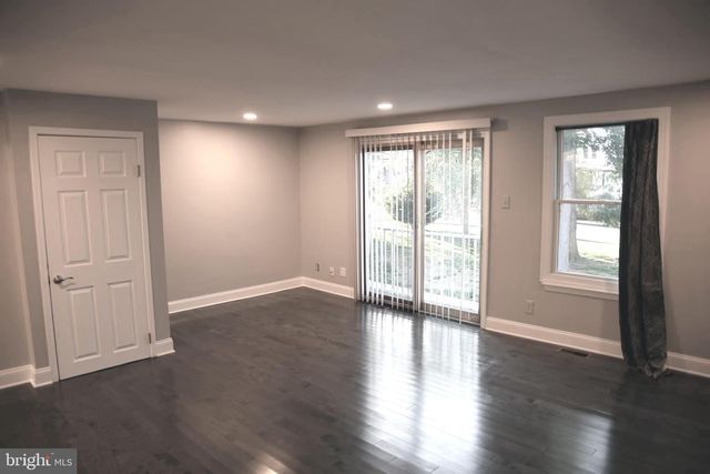 17 ABBOTT FARM CT, Hamilton, NJ 08610