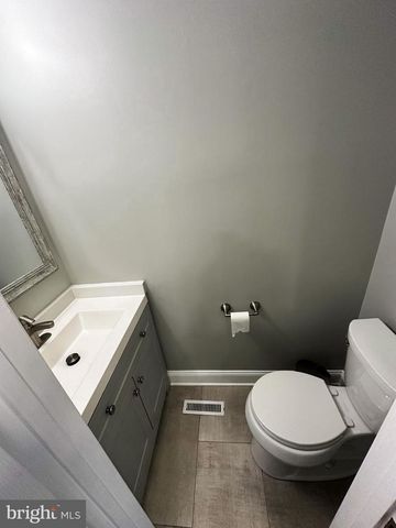 17 ABBOTT FARM CT, Hamilton, NJ 08610