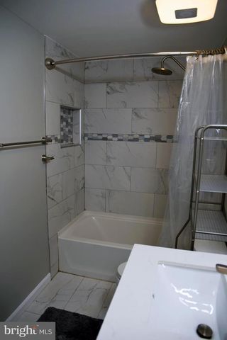 17 ABBOTT FARM CT, Hamilton, NJ 08610