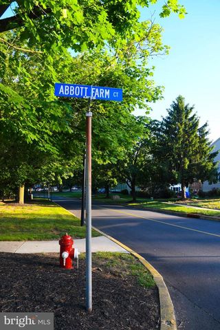 17 ABBOTT FARM CT, Hamilton, NJ 08610