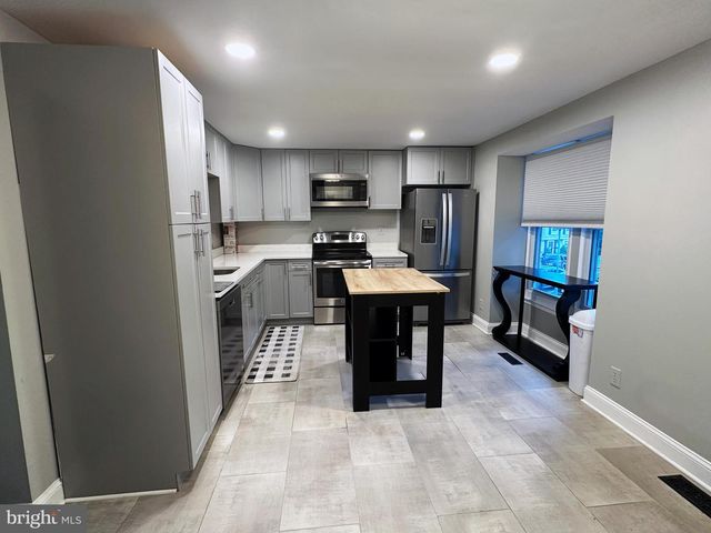 17 ABBOTT FARM CT, Hamilton, NJ 08610