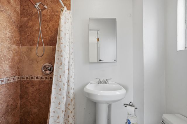 2524 Mares Road SW, Albuquerque, NM 87105