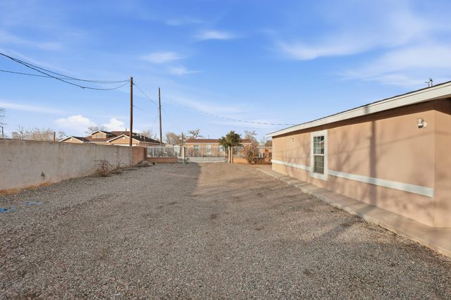 2524 Mares Road SW, Albuquerque, NM 87105