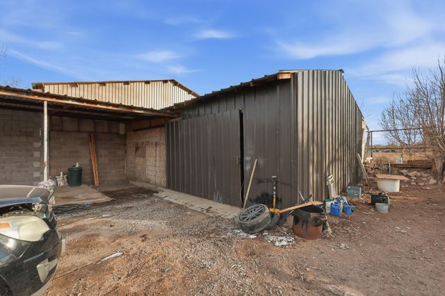 2524 Mares Road SW, Albuquerque, NM 87105