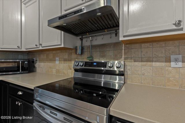 8003 Williamsgate Cir, Crestwood, KY 40014