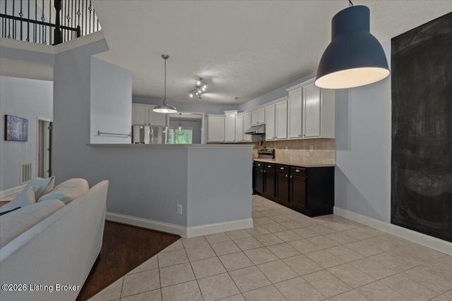 8003 Williamsgate Cir, Crestwood, KY 40014
