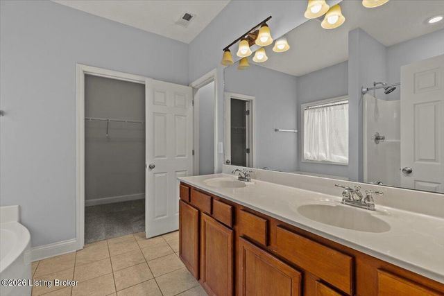 8003 Williamsgate Cir, Crestwood, KY 40014