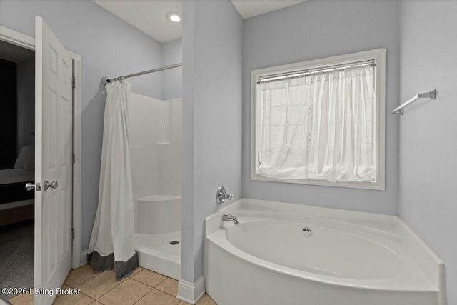 8003 Williamsgate Cir, Crestwood, KY 40014