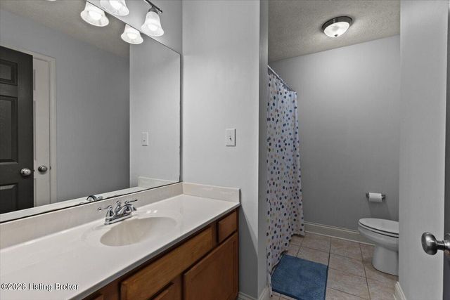 8003 Williamsgate Cir, Crestwood, KY 40014