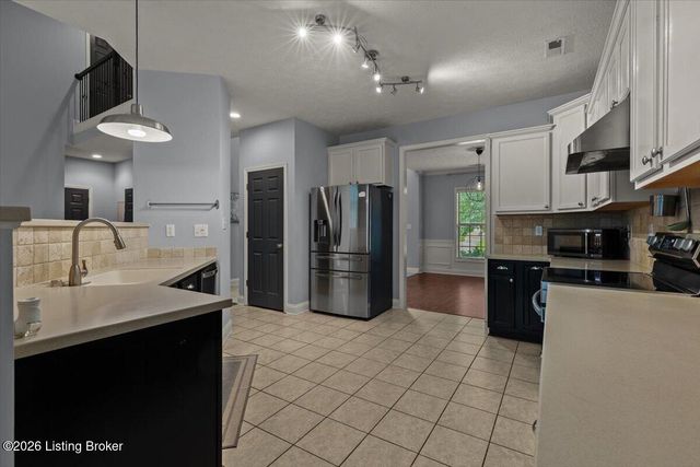 8003 Williamsgate Cir, Crestwood, KY 40014