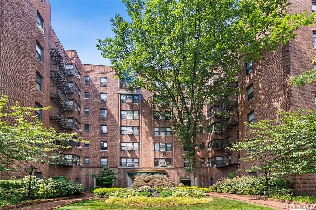 69-10 Yellowstone Boulevard 202, Forest Hills, NY 11375 — exterior