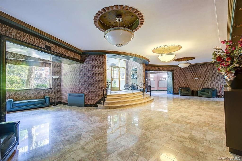 69-10 Yellowstone Boulevard 202, Forest Hills, NY 11375 — photo 2