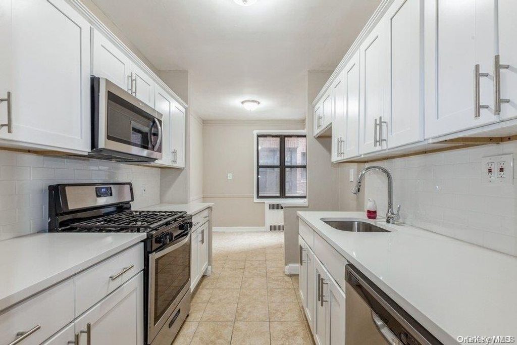 69-10 Yellowstone Boulevard 202, Forest Hills, NY 11375 — photo 5