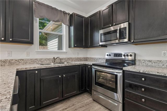 2806 Baldwin DR, Chesapeake, VA 23321