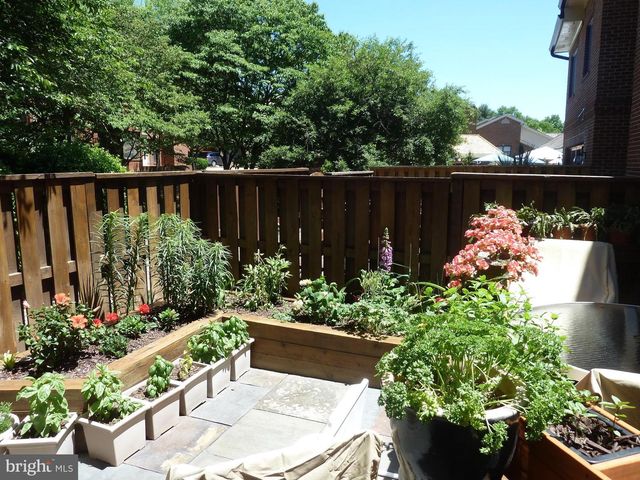 1445 HAMPTON HILL CIR, Mclean, VA 22101