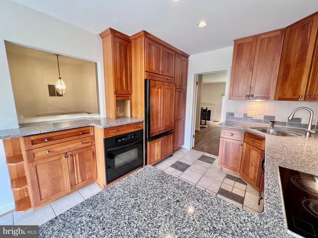 1445 HAMPTON HILL CIR, Mclean, VA 22101