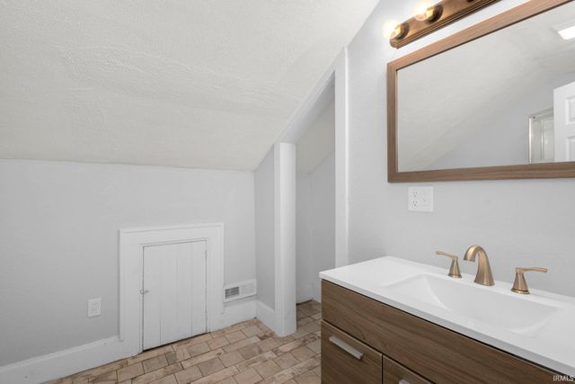 918 W Lasalle Avenue, South Bend, IN 46601