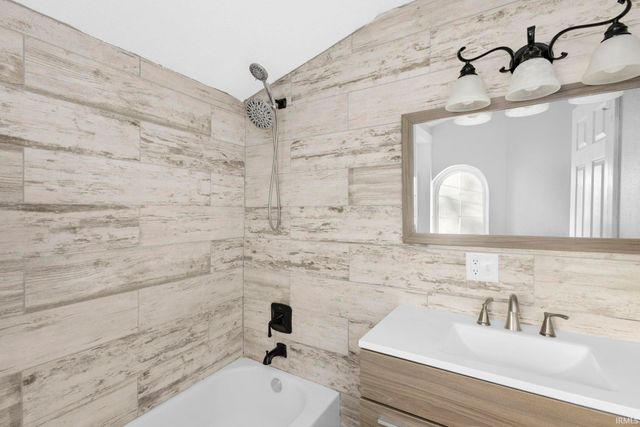 918 W Lasalle Avenue, South Bend, IN 46601