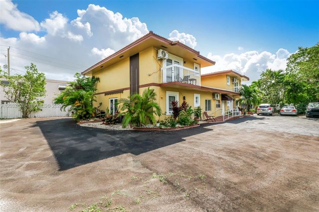 12085 W Dixie Highway, Biscayne Park, FL 33161