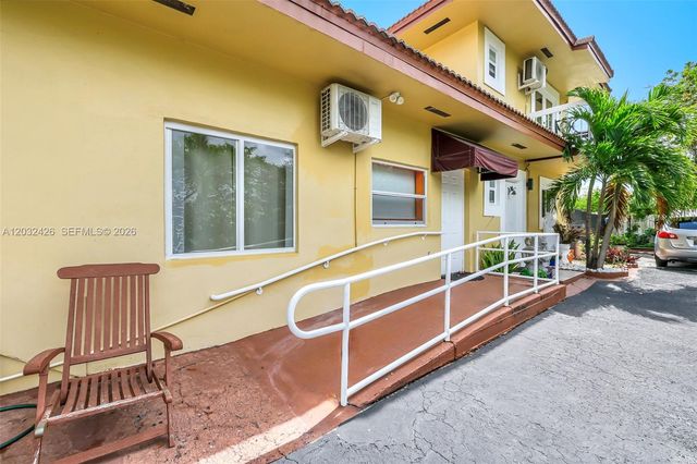 12085 W Dixie Highway, Biscayne Park, FL 33161