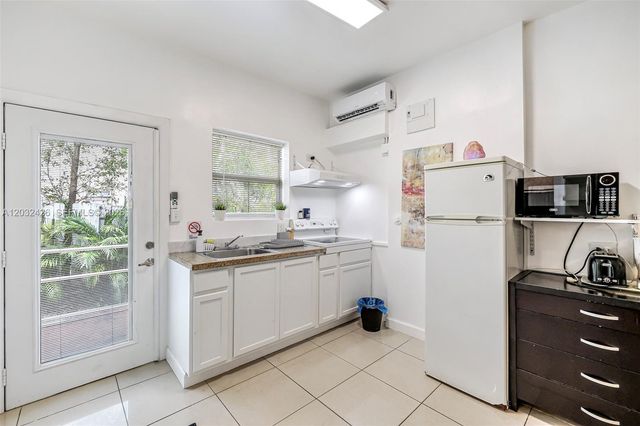 12085 W Dixie Highway, Biscayne Park, FL 33161